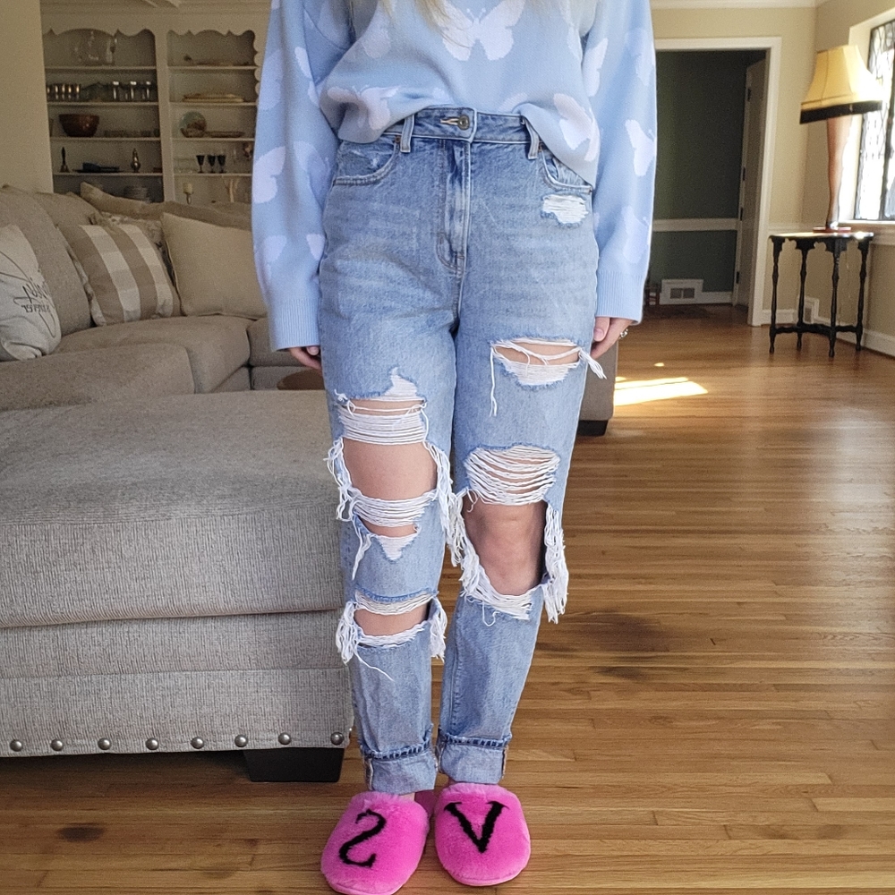 American Eagle Highest Rise Mom Jean Light Wash Distressed Size 4 Long